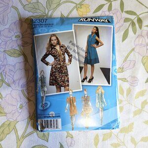 Sewing Pattern 2010 Project Runway UNCUT Simplicity 2307 Size 4-12